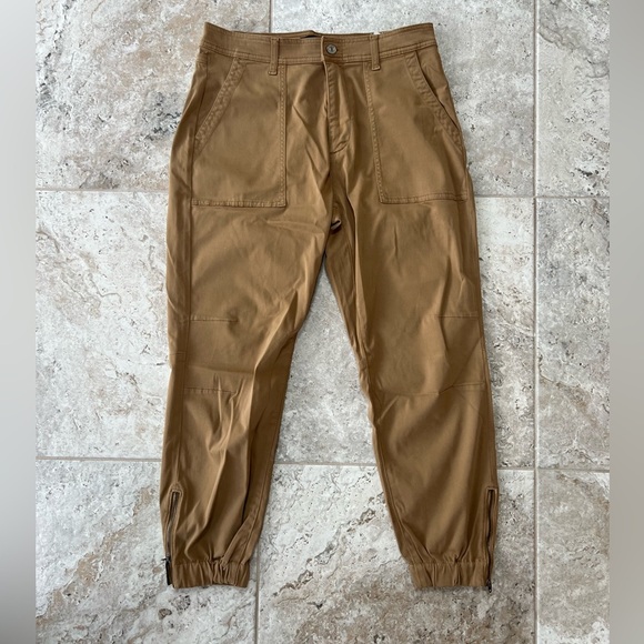 7 For All Mankind NWT Darted Boyfriend Jogger in Sateen Tan Safari, 31 - Picture 15 of 16